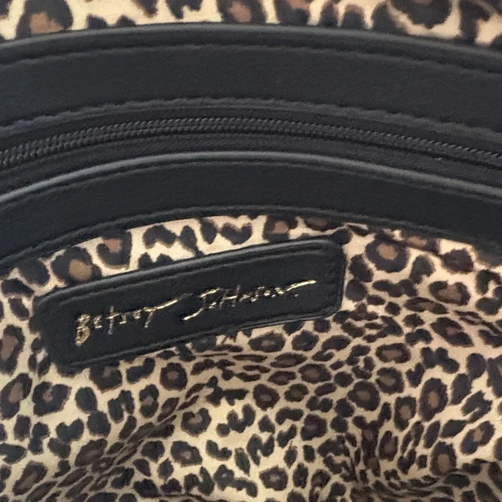 Betsey Johnson Rare Leopard XOMia 💎 Black Heart Quilted Bag w/Leopard Interior - Picture 9 of 10